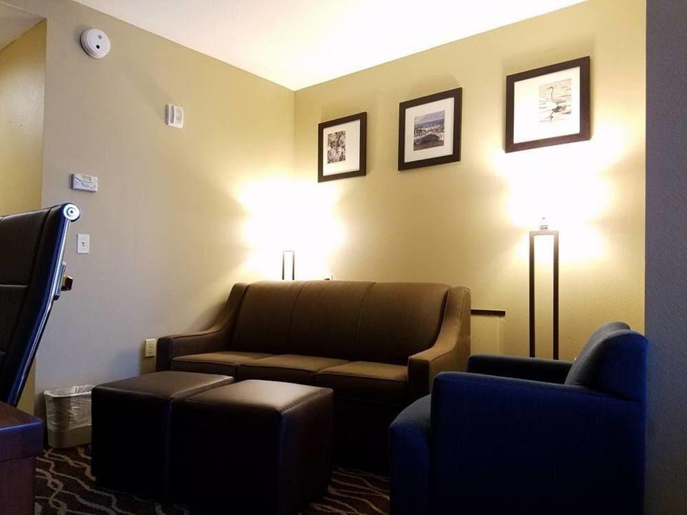 Comfort Suites Tampa Airport North West Chase Exterior foto