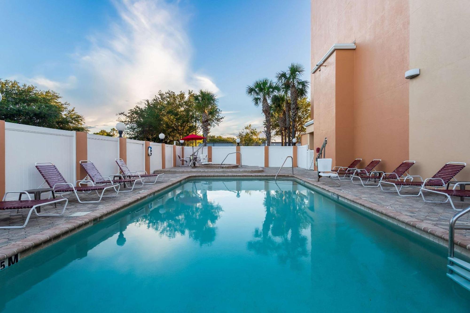 Comfort Suites Tampa Airport North West Chase Exterior foto