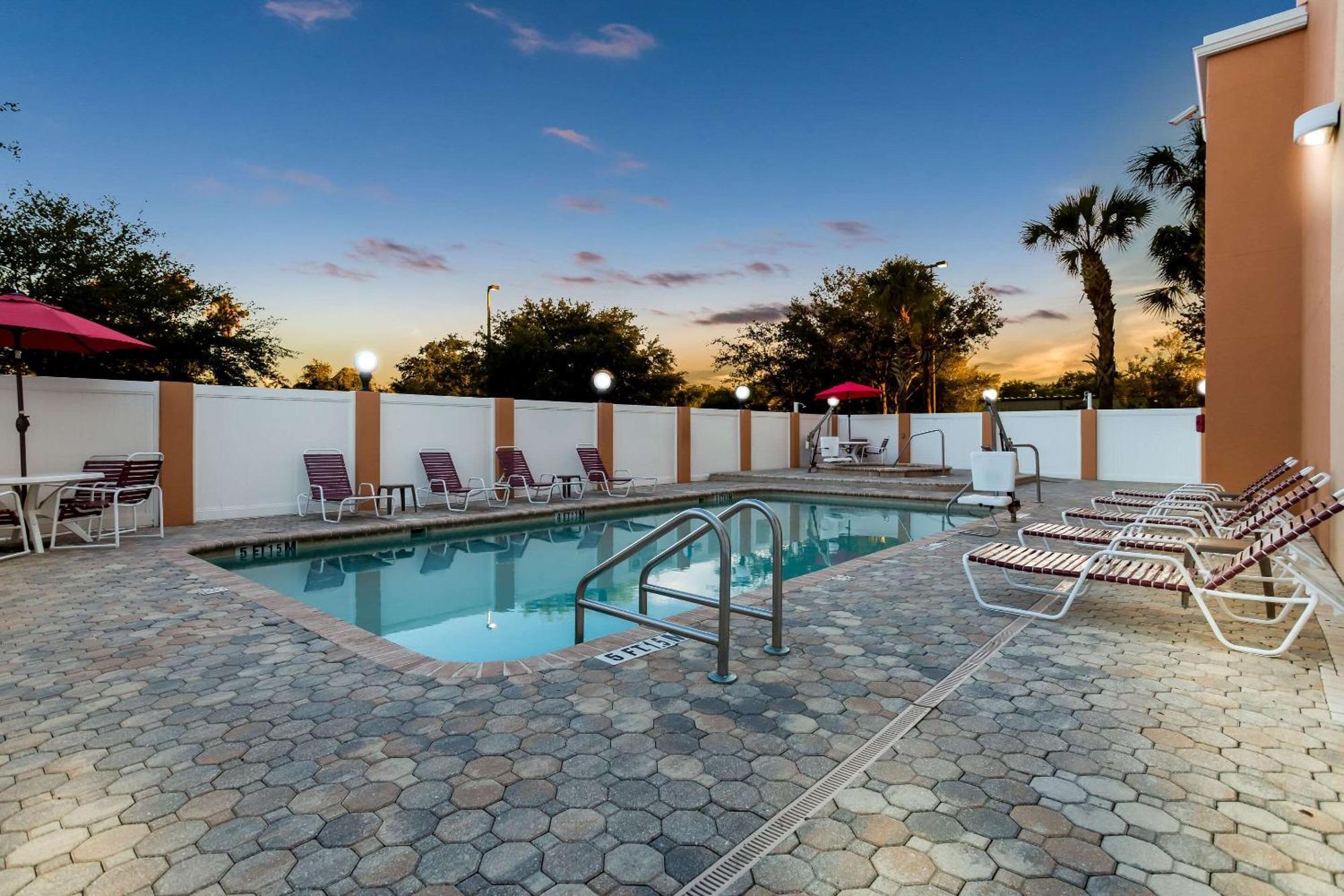 Comfort Suites Tampa Airport North West Chase Exterior foto