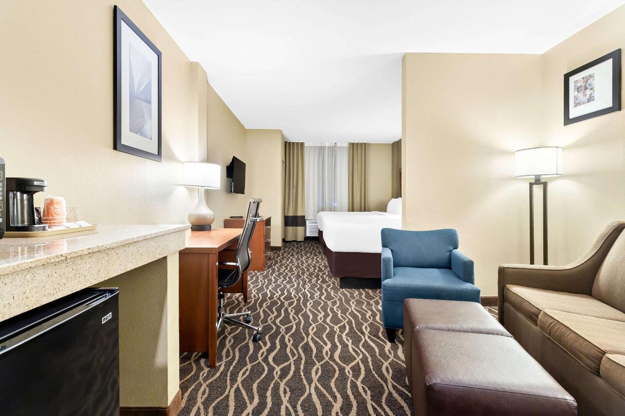 Comfort Suites Tampa Airport North West Chase Exterior foto