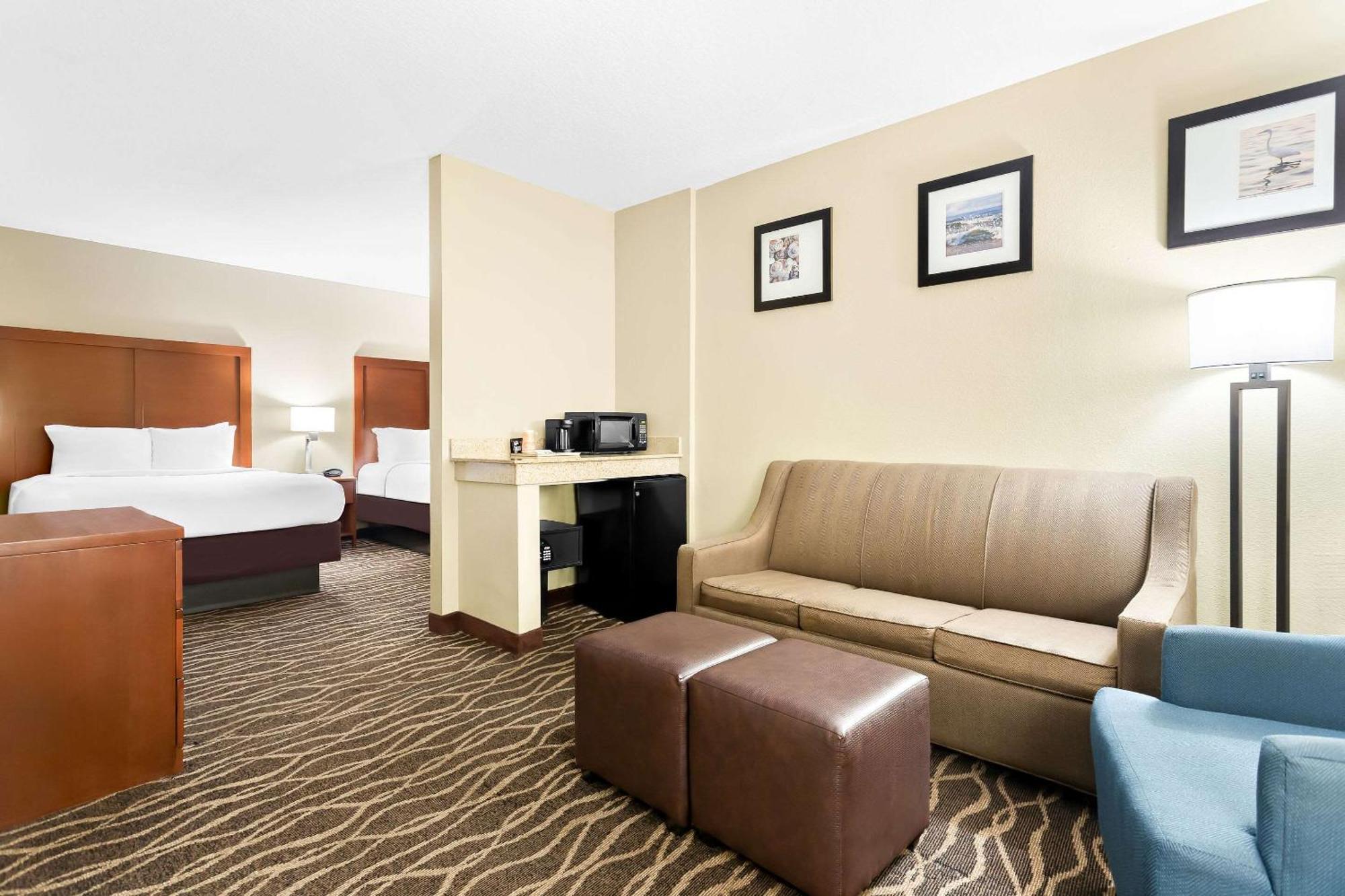 Comfort Suites Tampa Airport North West Chase Exterior foto