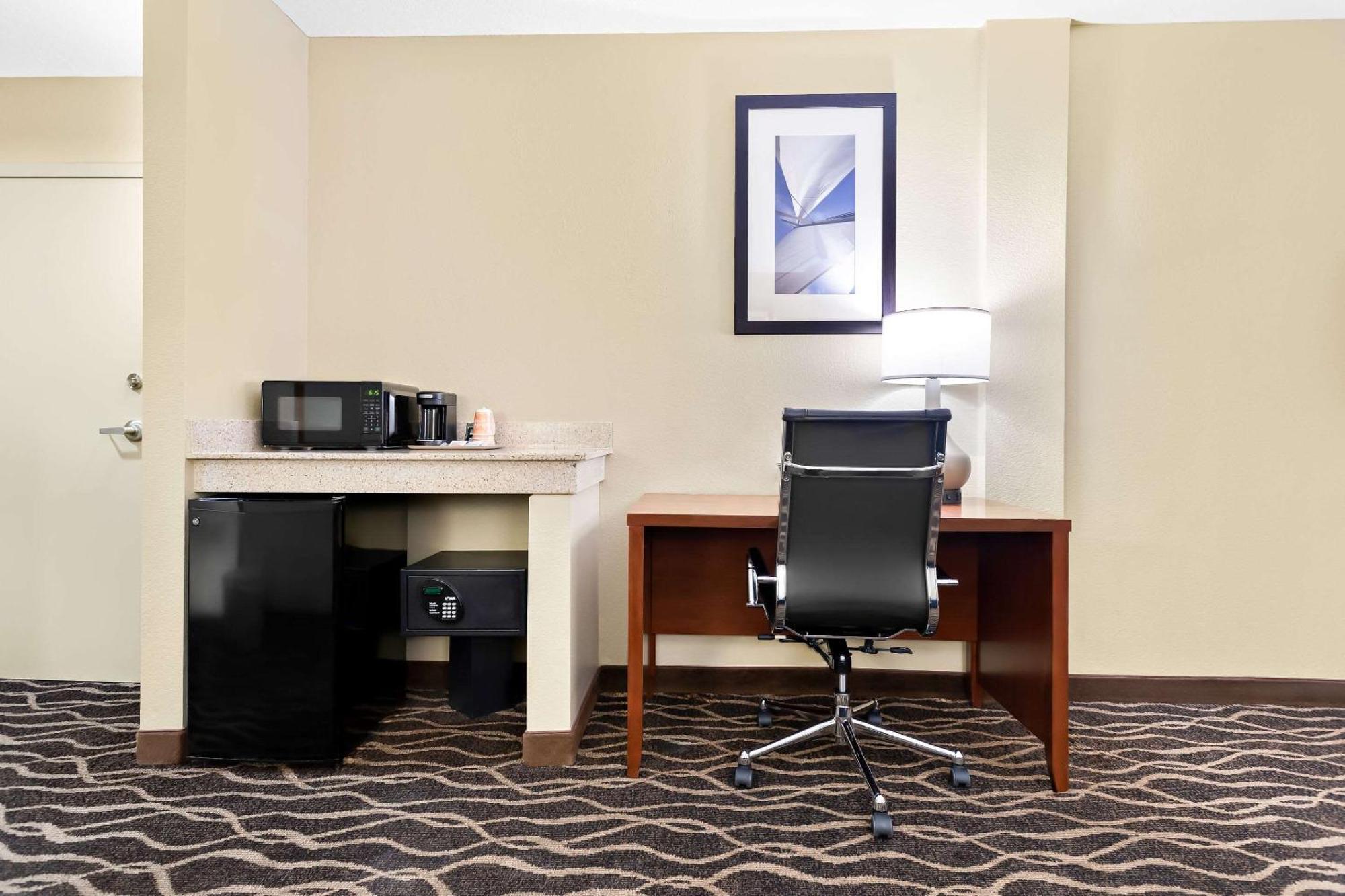 Comfort Suites Tampa Airport North West Chase Exterior foto