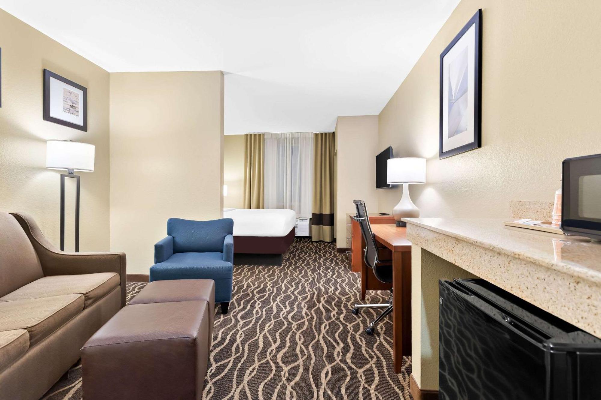 Comfort Suites Tampa Airport North West Chase Exterior foto